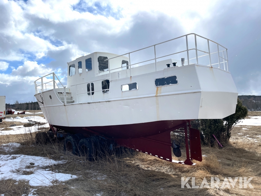 Båt med båttrailer