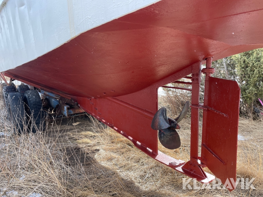 Båt med båttrailer