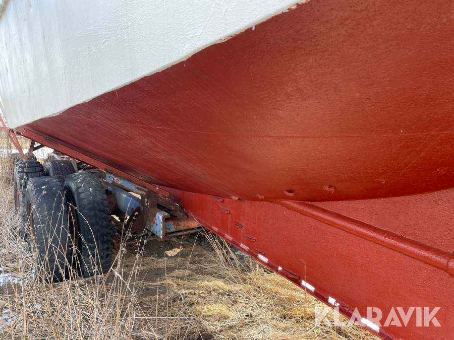 Båt med båttrailer