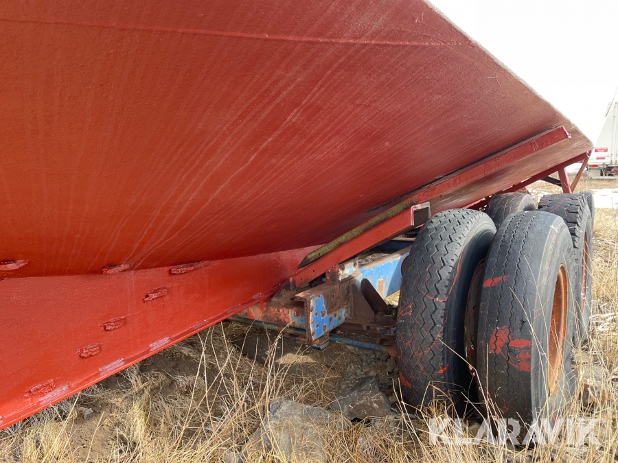 Båt med båttrailer