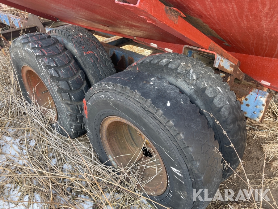 Båt med båttrailer
