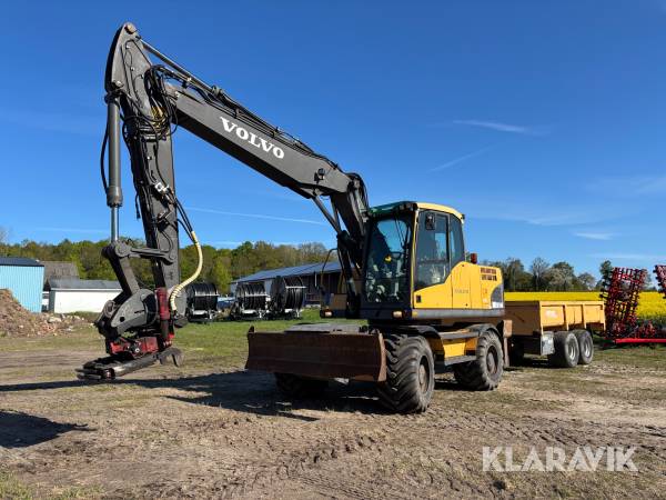 Grävmaskin Volvo EW160C med vagn och redskap