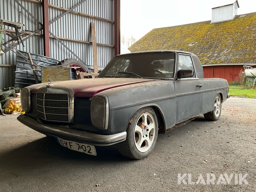 A-Traktor Mercedes-Benz 220 E