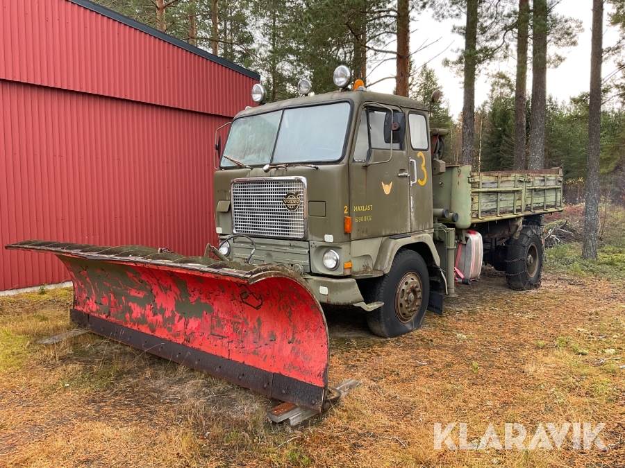 Lastbil Volvo F88 militärregistrerad plogutrustad