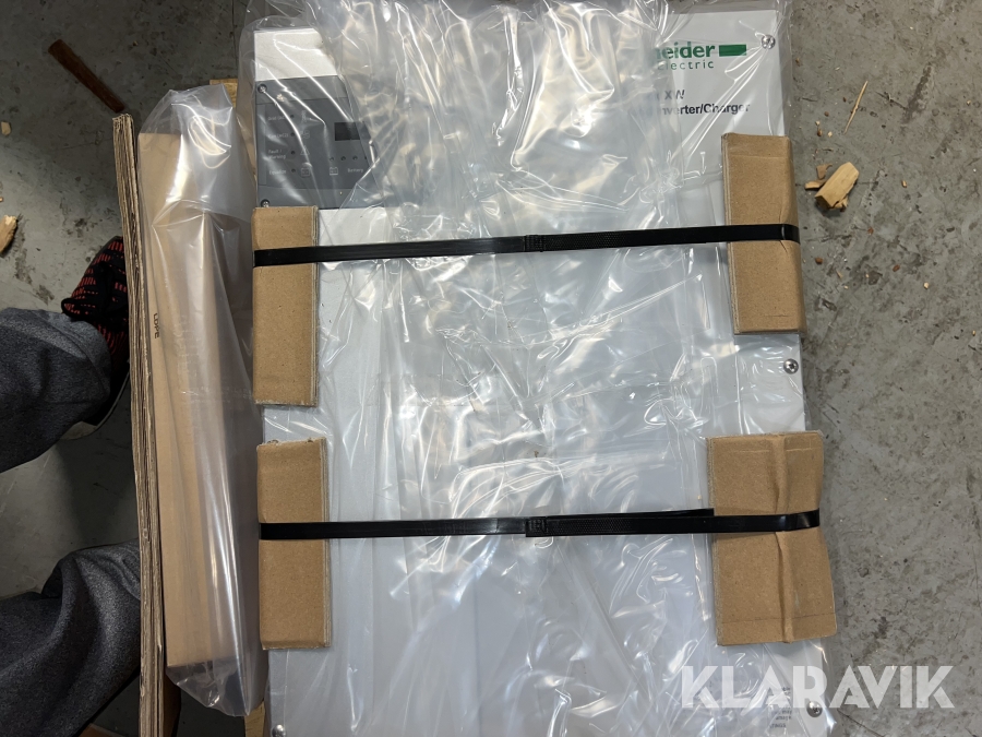 Hybrid Inverter/växelriktare-Charger 4.5kW Schneider XW4548-230-50