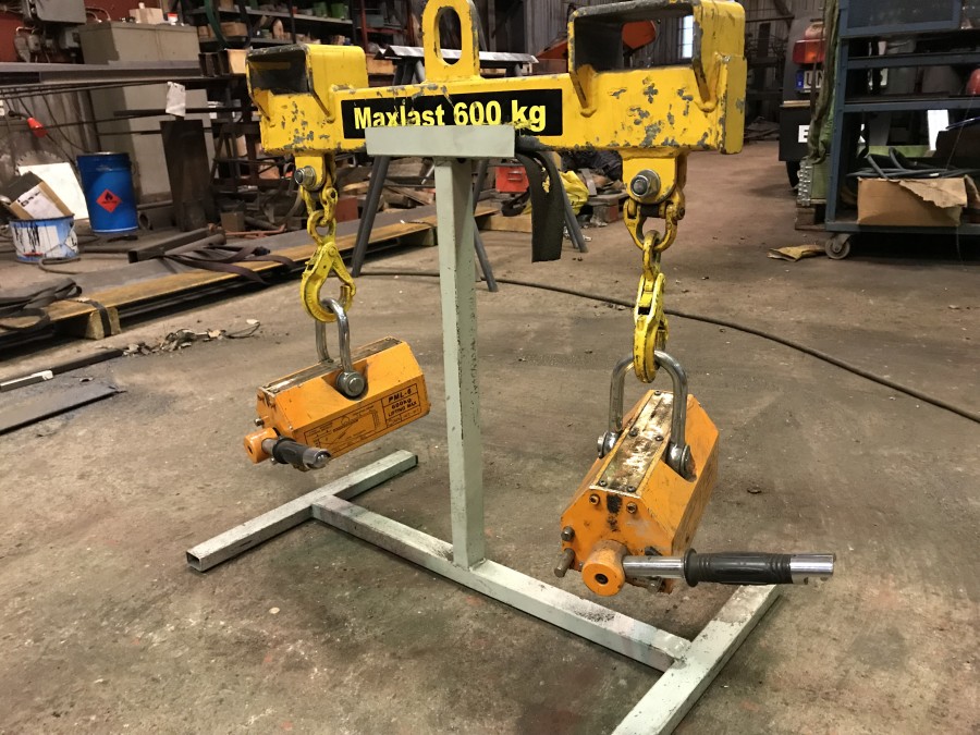 2 st Permanent magnet 