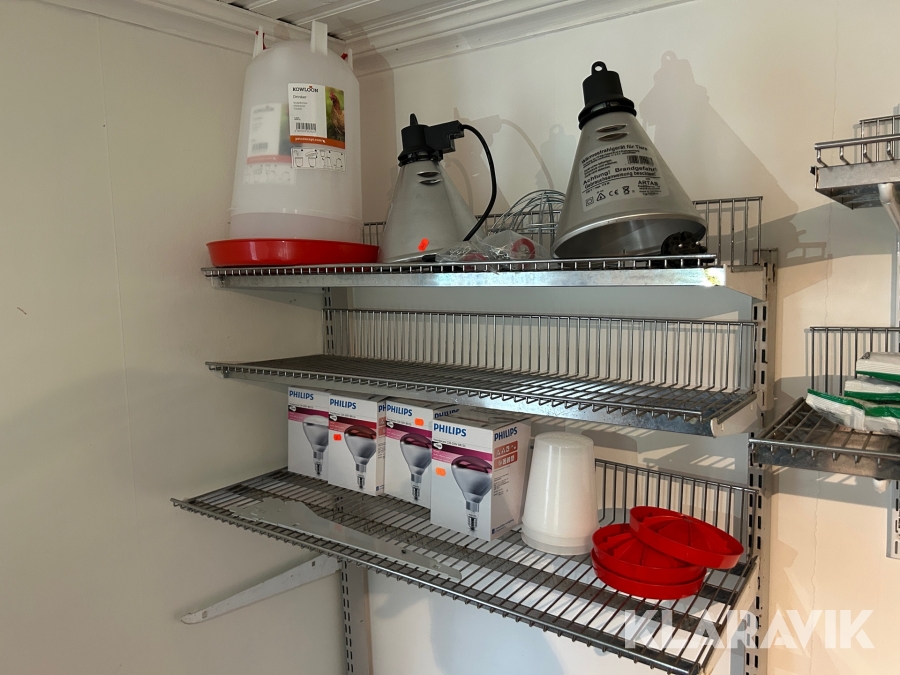 Parti med tillbehör för höns