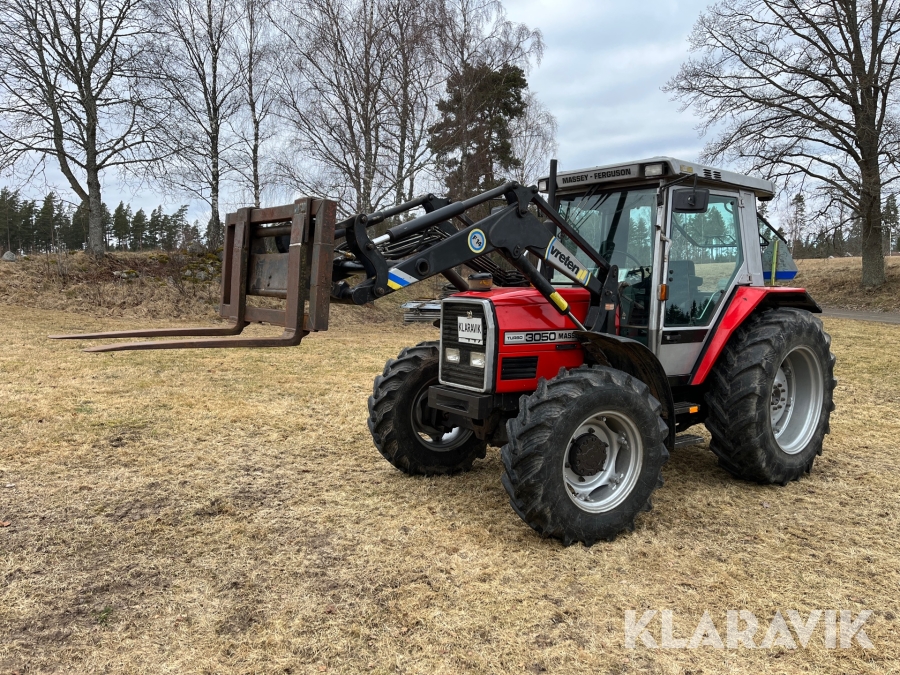 Traktor Massey Ferguson 3050E med frontlastare och flera redskap
