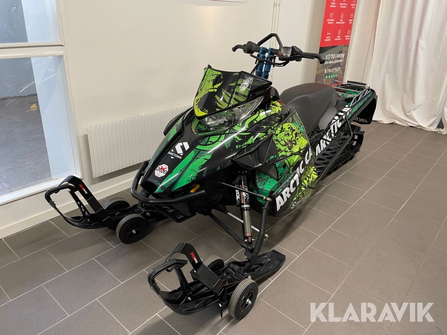Snöskoter Artic Cat M8000 Ltd 153