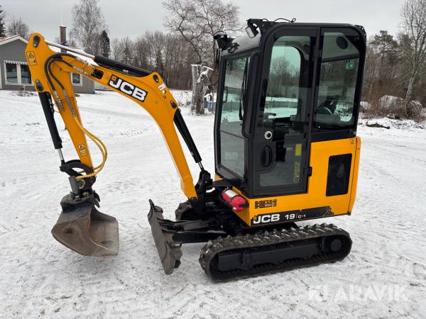 Grävmaskin JCB 19 C-1 med kärra tiltfäste och skopor