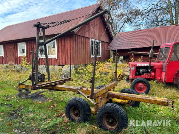 Skogsvagn med vajerkran