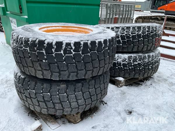 Entreprenaddäck Michelin X Snowplus 17.5R25 4 st med fälg