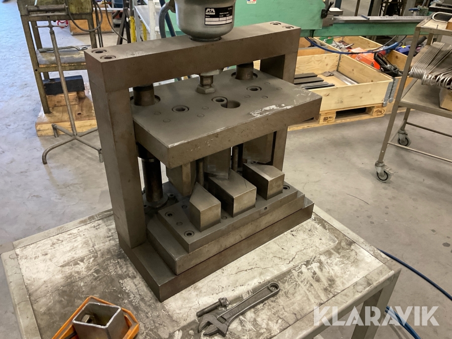 Hörnklippverktyg till aluminiumprofiler luftdrivet