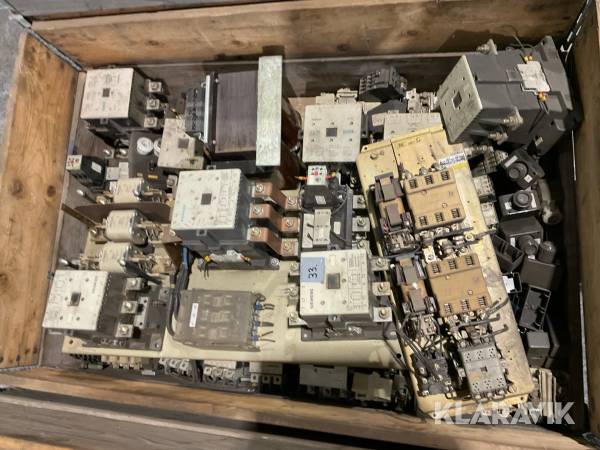 Diverse elkomponenter till travers Siemens