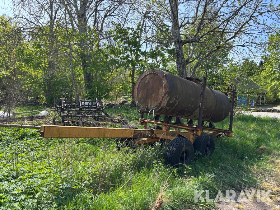 Skogsvagn med pisstunna