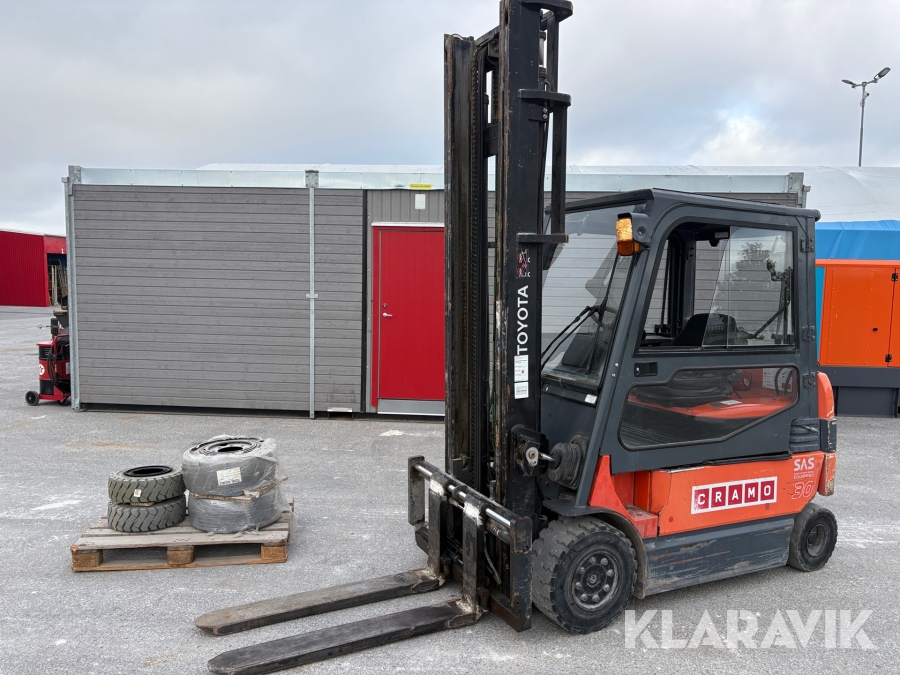 Motviktstruck batteri Toyota 7FBMF30 utskjutsgafflar & 5m lyfthöjd