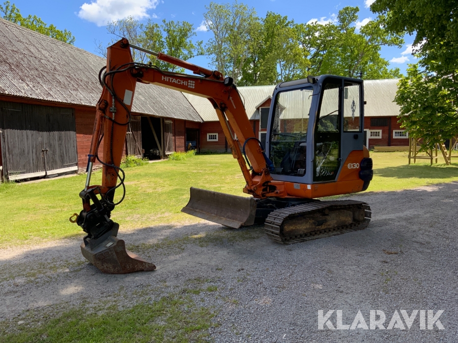 Grävmaskin Hitachi EX30-2 med diverse skopor