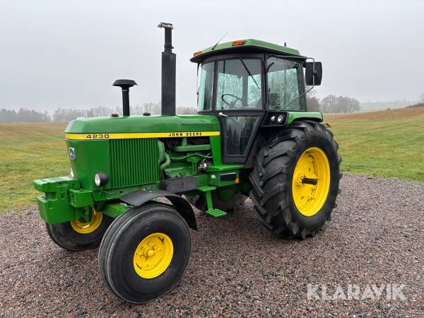 Traktor John Deere 4230