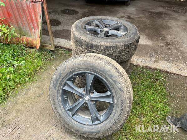 Däck med fälg Nokian 245/65R17