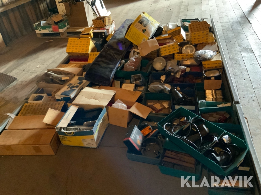 Diverse lyktor och reservdelar
