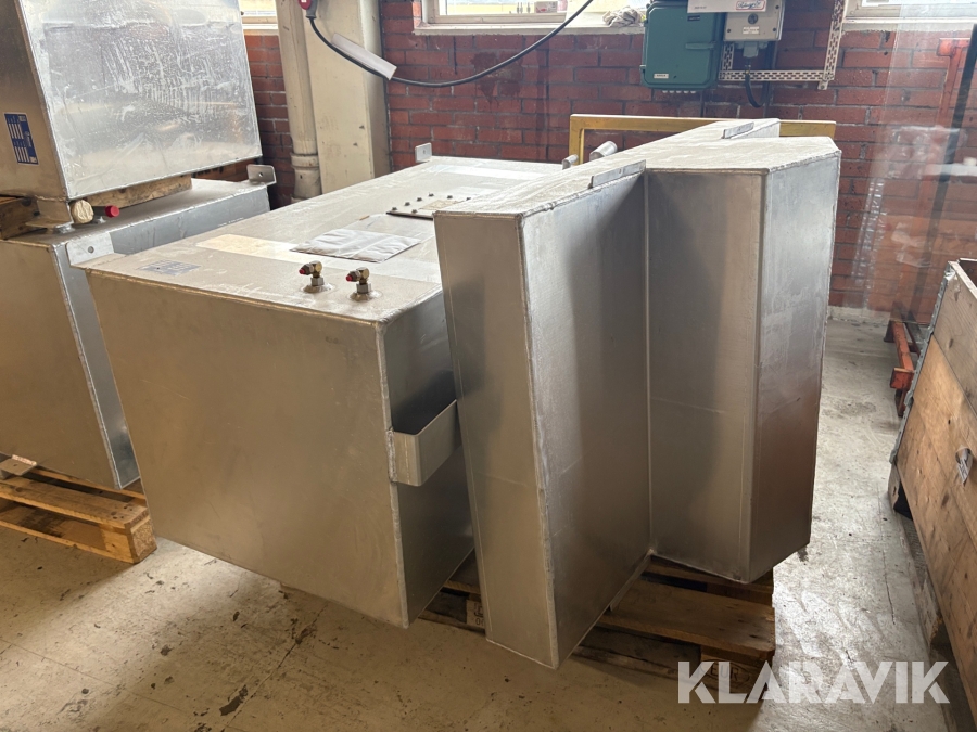 Dieseltank 650L & vattentank 300L