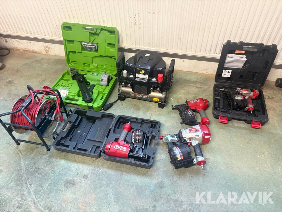 Kompressor, slangvinda och 5 st spikpistoler Tjep/ Senco / Edgefast / Max