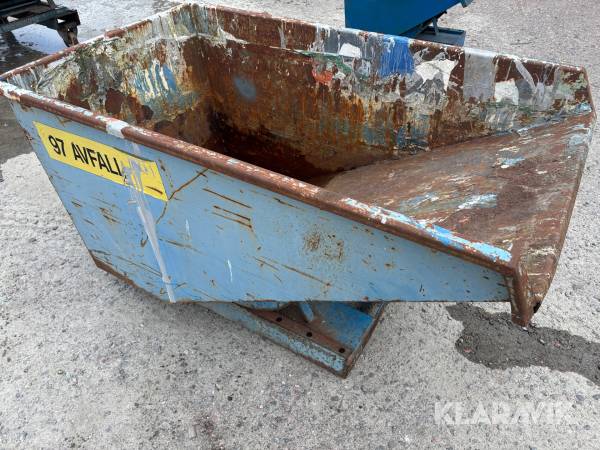 Tippcontainer med uttag för pallgafflar