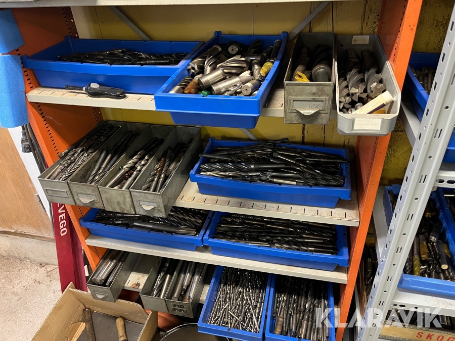 Parti med borr och fräsverktyg