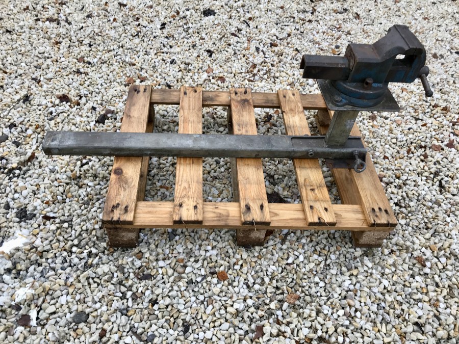 Skruvstäd för montering i bil