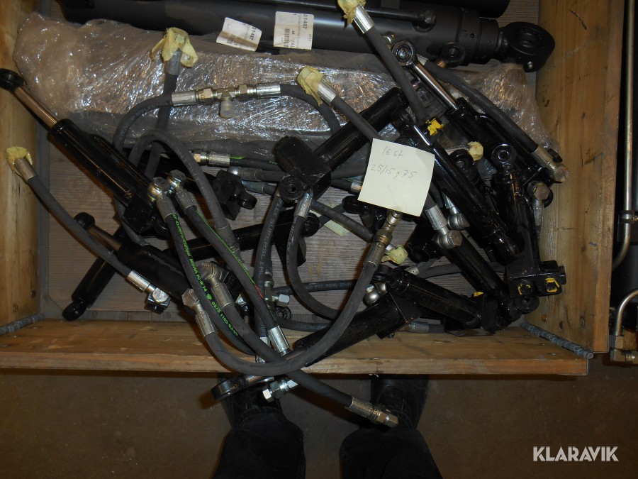 16st Hydrauliska cylindrar 25/15x75