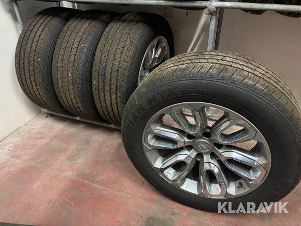 Hjul för Dodge Ram 1500 Nexen Roadian HTX 275/55R20 4 st