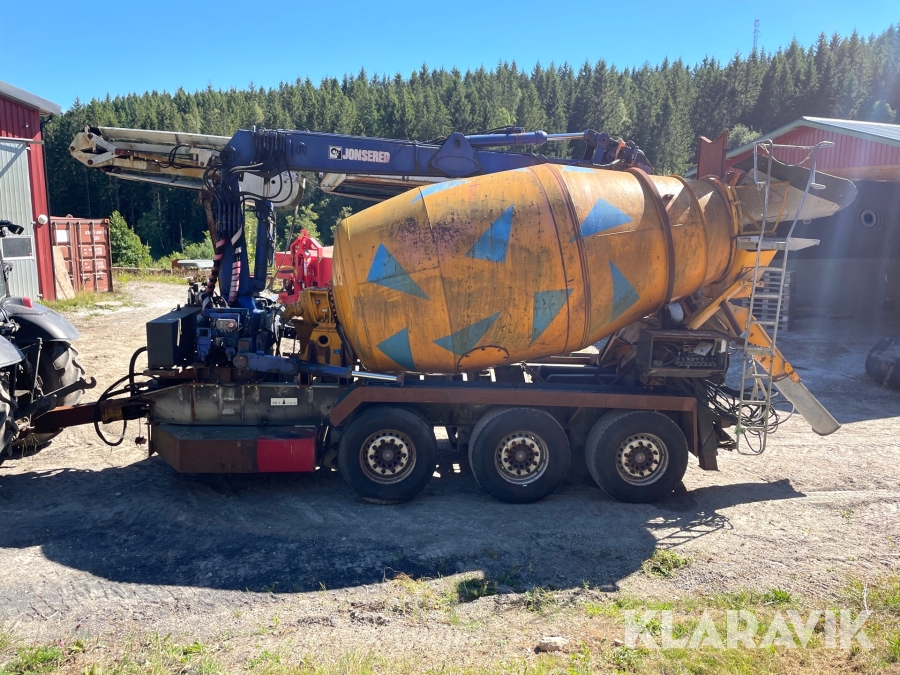 Betongblandare med kranmatning