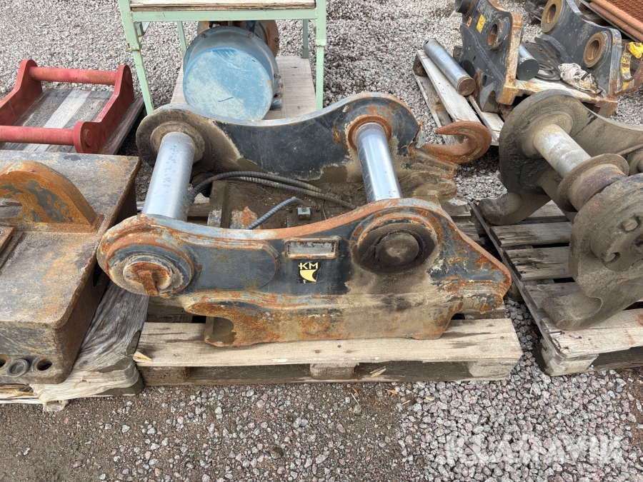 Redskapsfäste till grävmaskin KM90-C