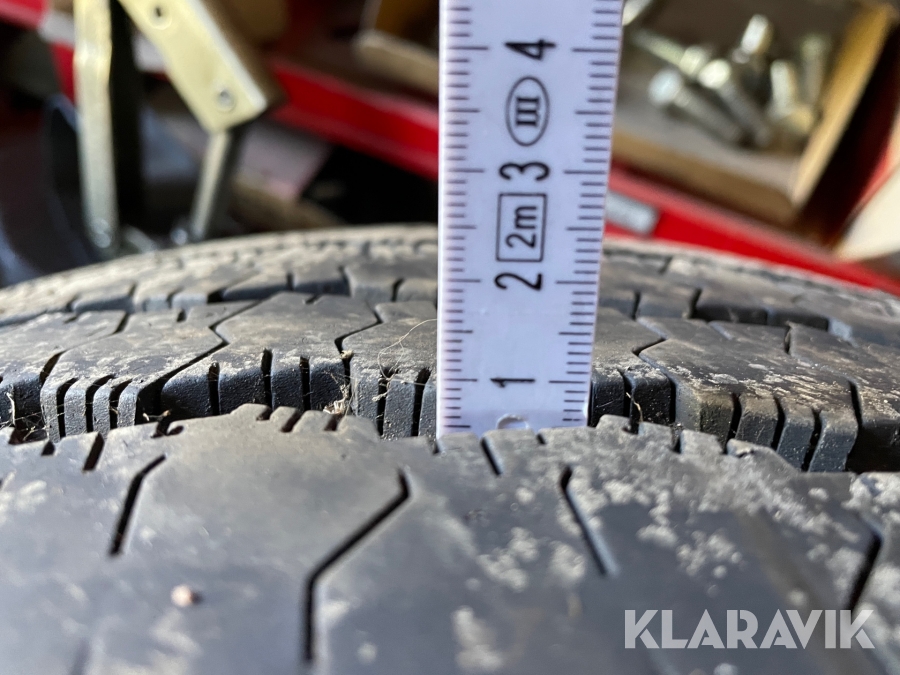 Klaravik Auktioner | Däck Goodyear 215/75R16 6st