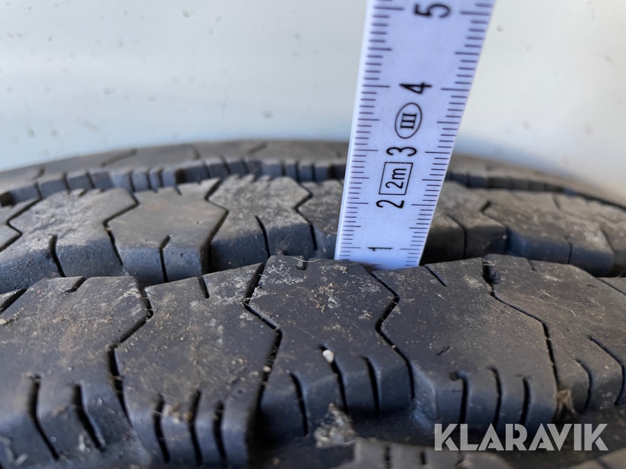 Klaravik Auktioner | Däck Goodyear 215/75R16 6st