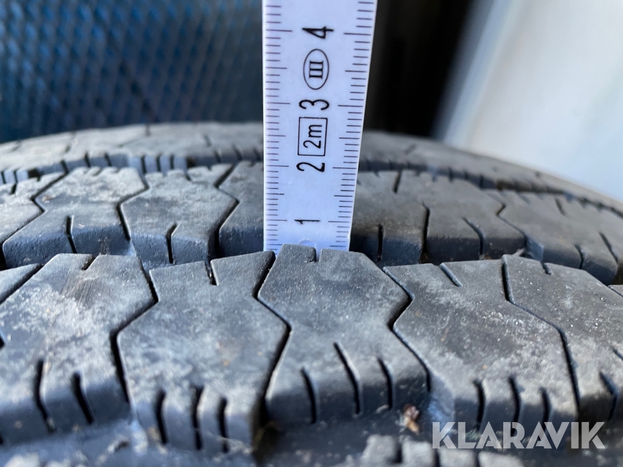 Klaravik Auktioner | Däck Goodyear 215/75R16 6st