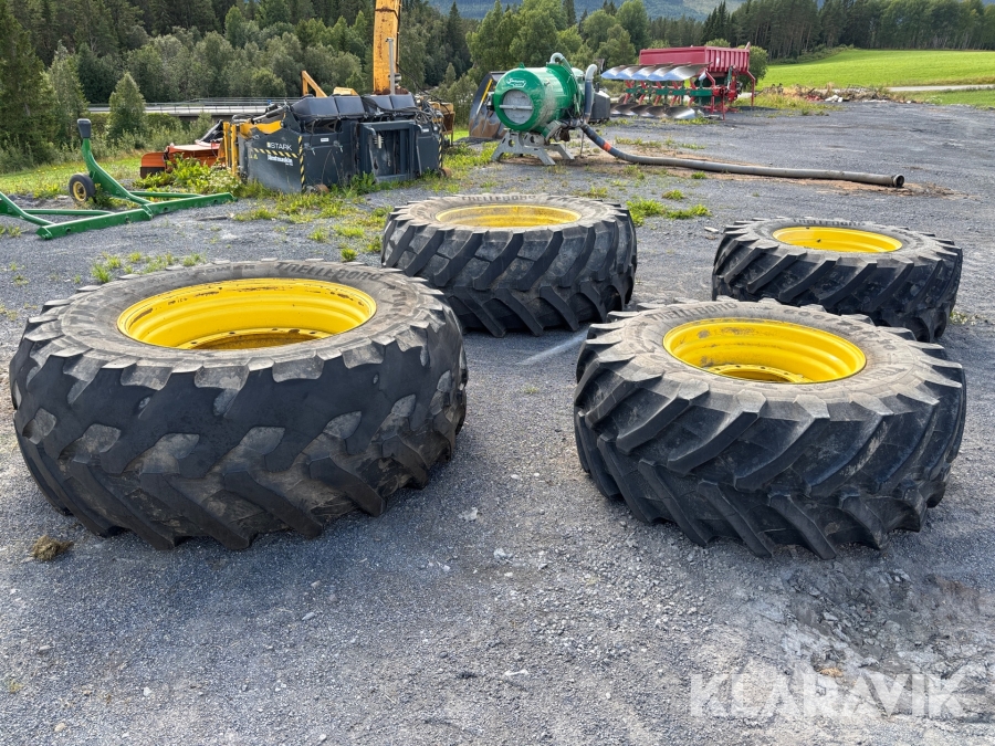 Traktordäck med fälg Trelleborg TM900 till John Deere 7R 710/70R42 600/70R30