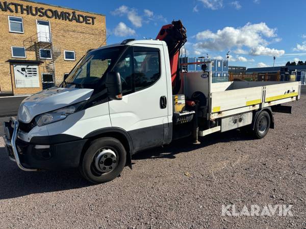 Kranbil Iveco Daily med palfinger kran och flak