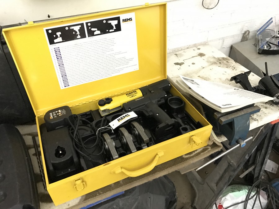 Pressverktyg för rörkopplingar