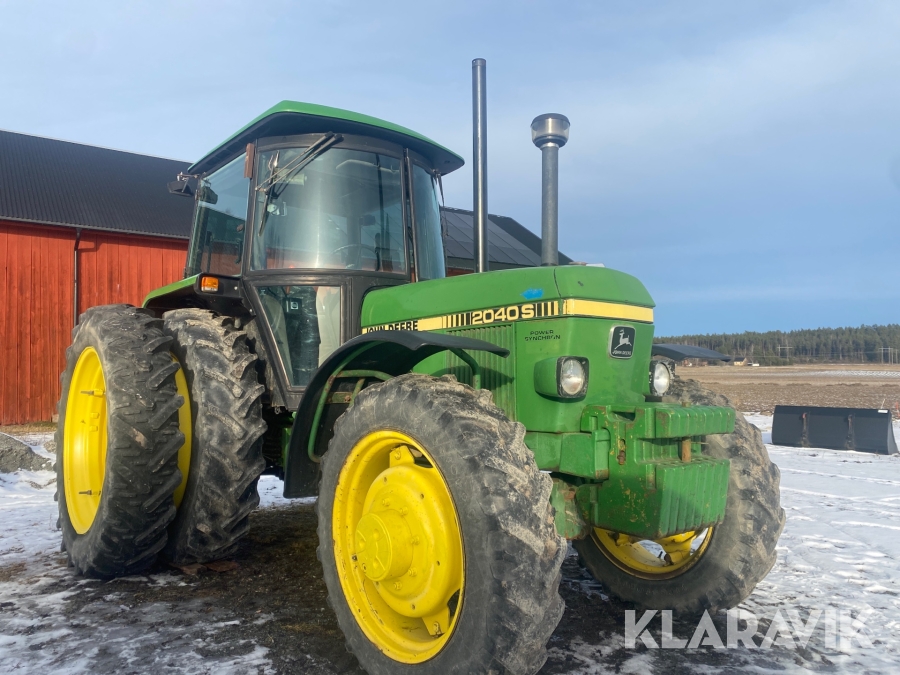 Traktor John Deere 2040 S med dubbelmontage