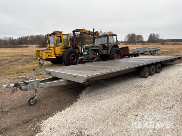 Personbilssläp/jättesläp Neiwiadow 8x2.55 m 2360 kg