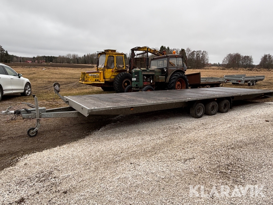 Personbilssläp/jättesläp Neiwiadow 8x2.55 m 2360 kg