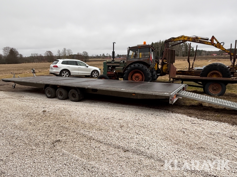 Personbilssläp/jättesläp Neiwiadow 8x2.55 m 2360 kg