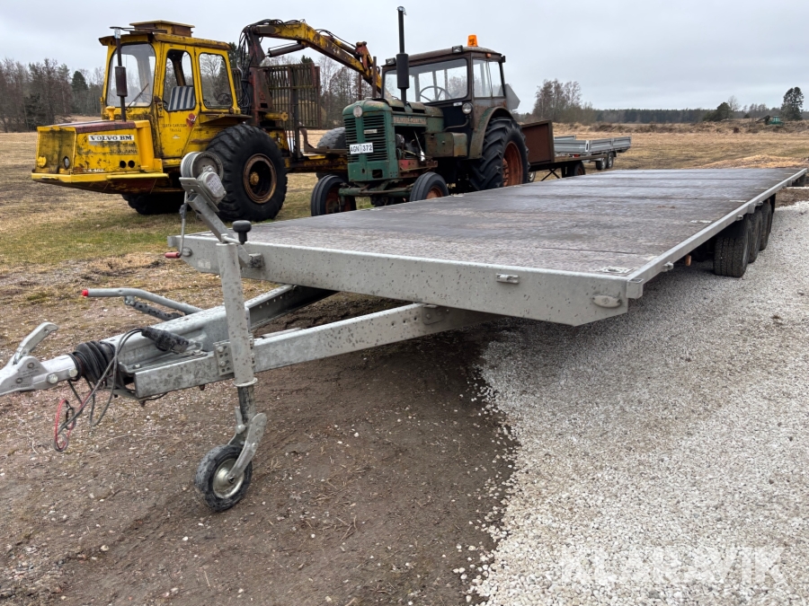Personbilssläp/jättesläp Neiwiadow 8x2.55 m 2360 kg