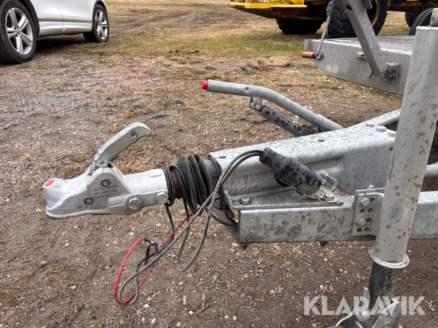 Personbilssläp/jättesläp Neiwiadow 8x2.55 m 2360 kg