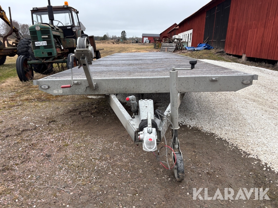 Personbilssläp/jättesläp Neiwiadow 8x2.55 m 2360 kg