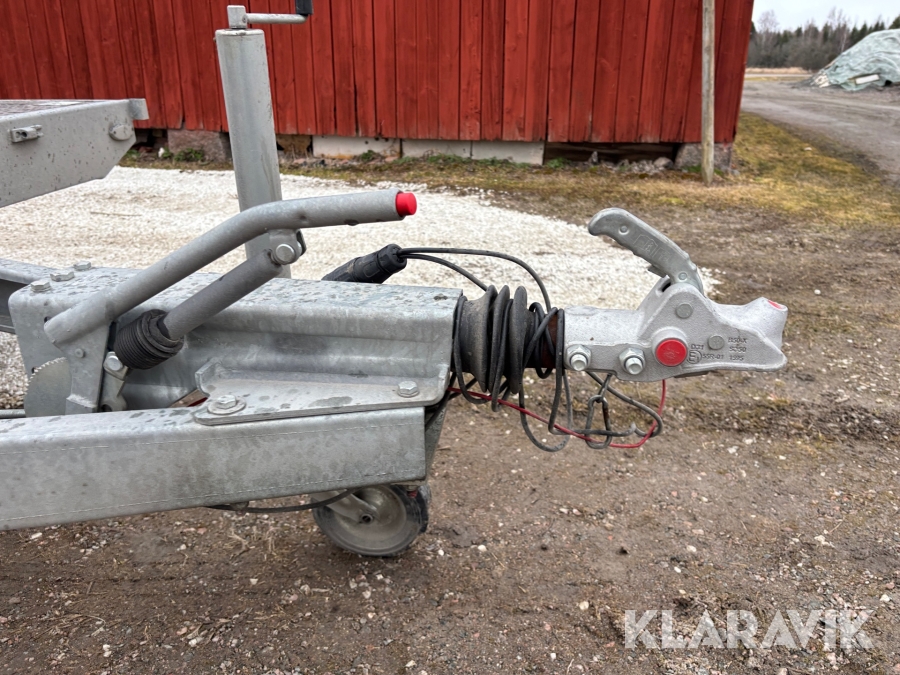 Personbilssläp/jättesläp Neiwiadow 8x2.55 m 2360 kg