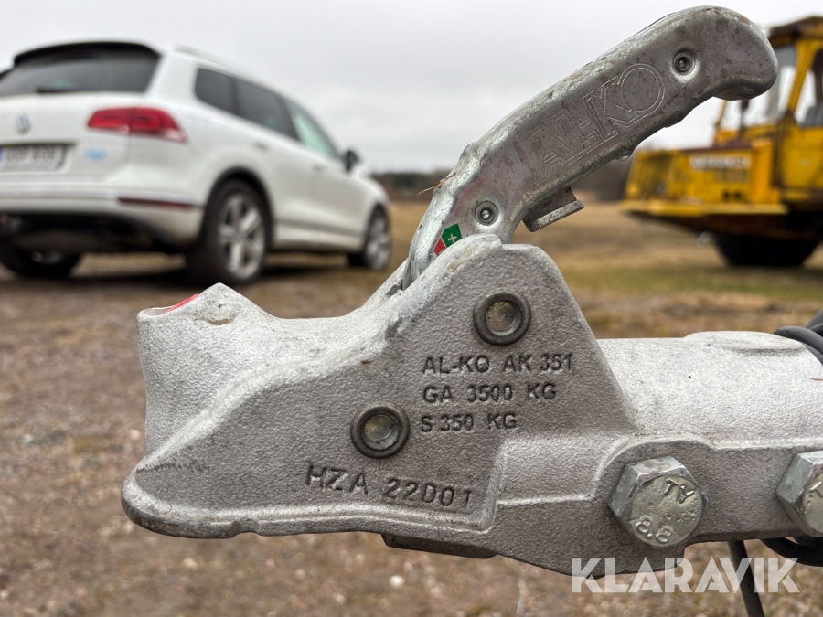 Personbilssläp/jättesläp Neiwiadow 8x2.55 m 2360 kg