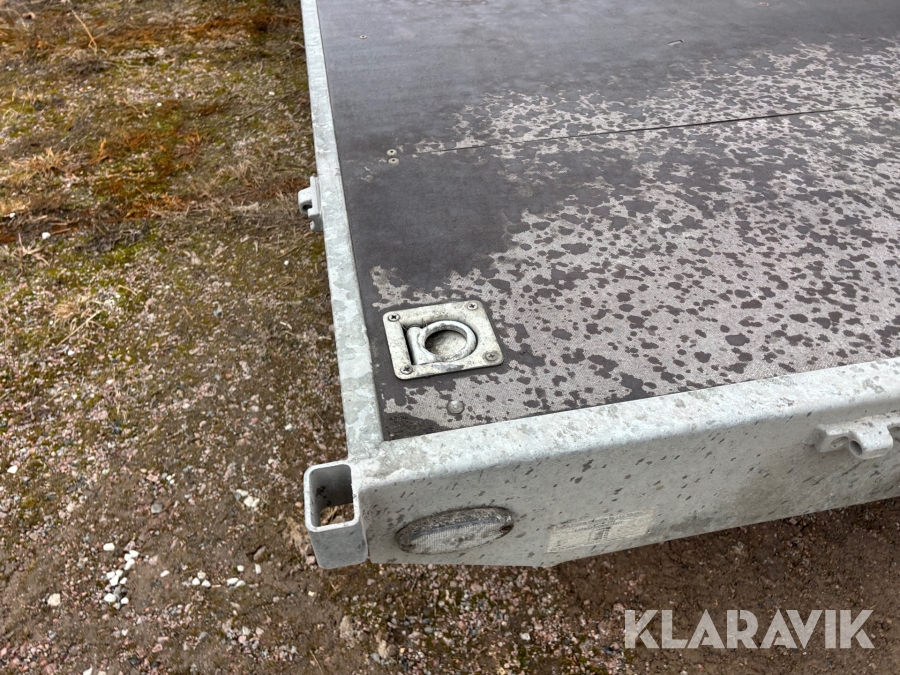 Personbilssläp/jättesläp Neiwiadow 8x2.55 m 2360 kg