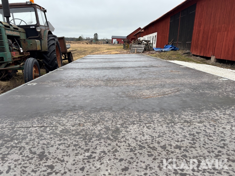 Personbilssläp/jättesläp Neiwiadow 8x2.55 m 2360 kg